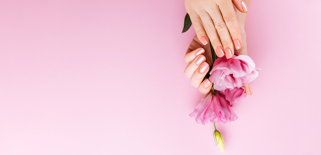 【美女活】ピンクのネイルで指先から春色に。オフィスでもOKな注目ピンクネイルポリッシュ6選
