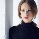 【美女活】冬の定番・タートルネックニットのコーデはレイヤードでアップデート！