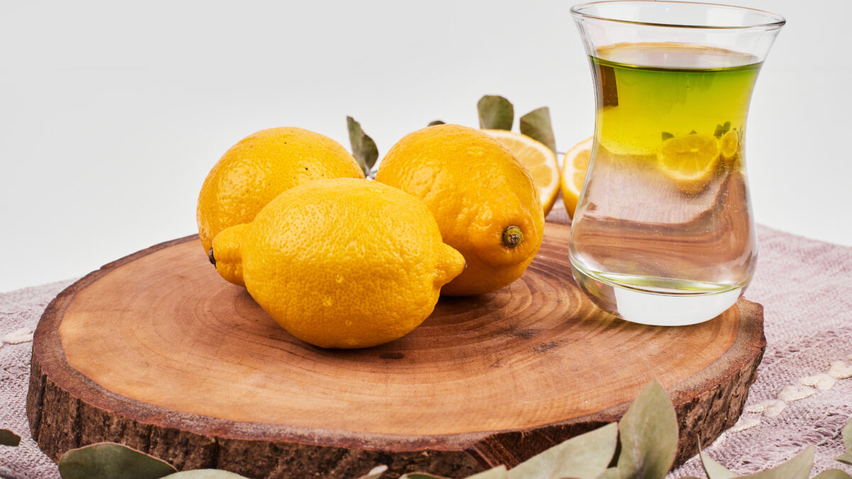 【美人フード】レモン×緑茶で飲むだけ簡単ダイエット？痩せる理由を詳しく解説