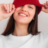 【美女活】大人がおしゃれにトレーナーを着こなすには？今っぽレイヤードアイテム5選冬の便利トップスであるトレーナー。