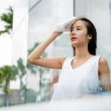 【美女活】秋レジャーのメイク＆ヘア直し術。出先でもテカリ・べたつきのない無敵肌を作るには