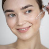 【美人づくり】いつものスキンケアが変わる一滴。年齢肌に寄り添う導入美容液“ESIENCE”の実力とは？