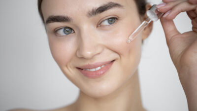 【美人づくり】いつものスキンケアが変わる一滴。年齢肌に寄り添う導入美容液“ESIENCE”の実力とは？