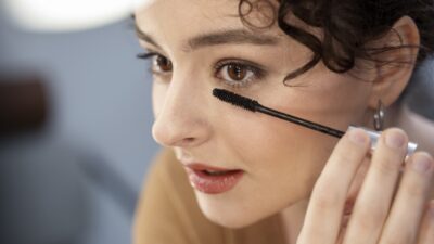 【美人づくり】いま話題の「メロい女メイク」とは？儚さ×色気を両立する最新トレンド解説