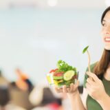【美人フード】老けない人の食習慣｜若返る食事との違いとは？