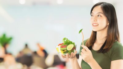 【美人フード】老けない人の食習慣｜若返る食事との違いとは？