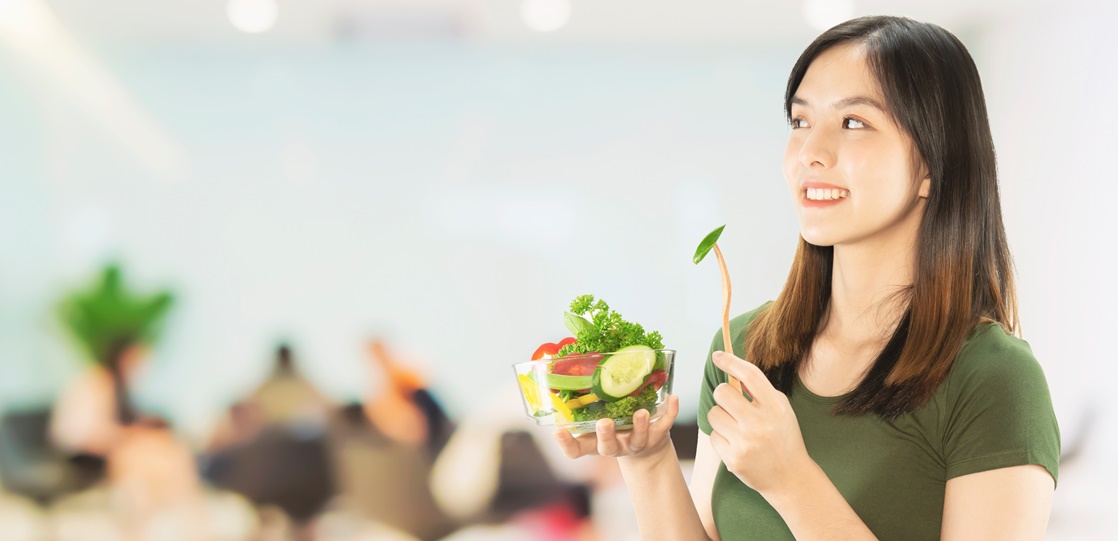 【美人フード】老けない人の食習慣｜若返る食事との違いとは？