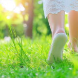 【美女活】春はフラットパンプスでアクティブに。きちんと感と歩きやすさを両立する足元選び