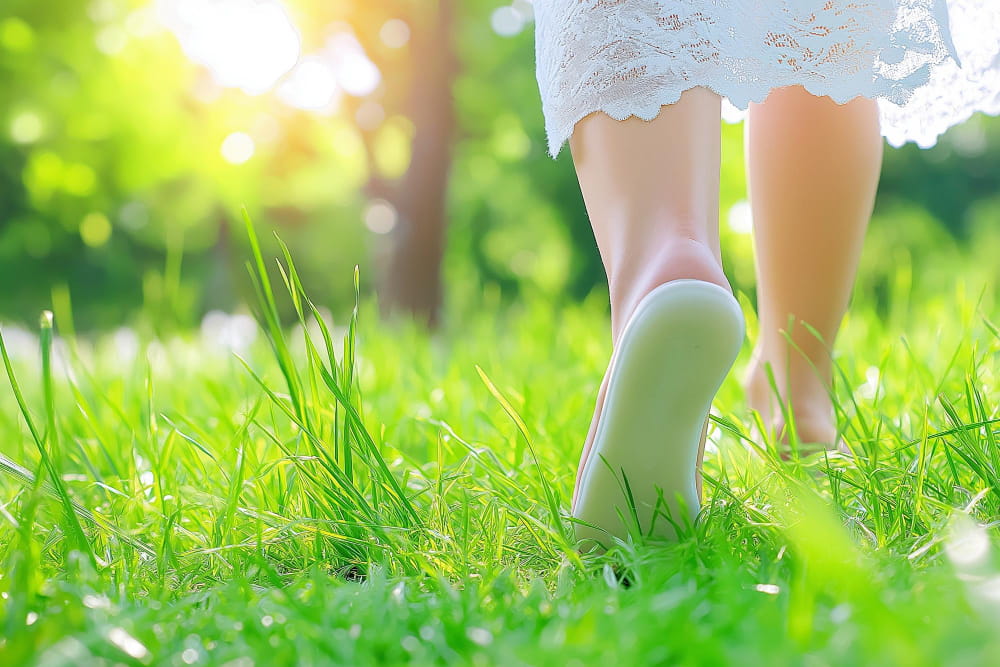 【美女活】春はフラットパンプスでアクティブに。きちんと感と歩きやすさを両立する足元選び