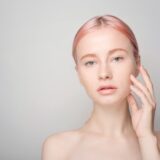 【美人づくり】肌のくすみ、もう悩まない！光をまとう透明感へ導く「ラロッシュポゼ メラB3セラム」の実力とは？