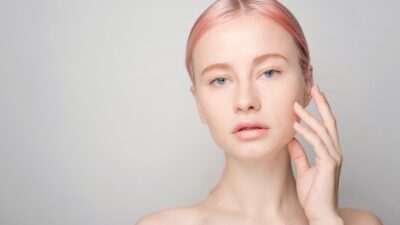【美人づくり】肌のくすみ、もう悩まない！光をまとう透明感へ導く「ラロッシュポゼ メラB3セラム」の実力とは？